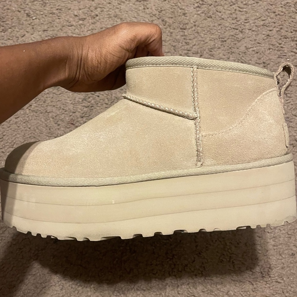 Ugg mini size 8